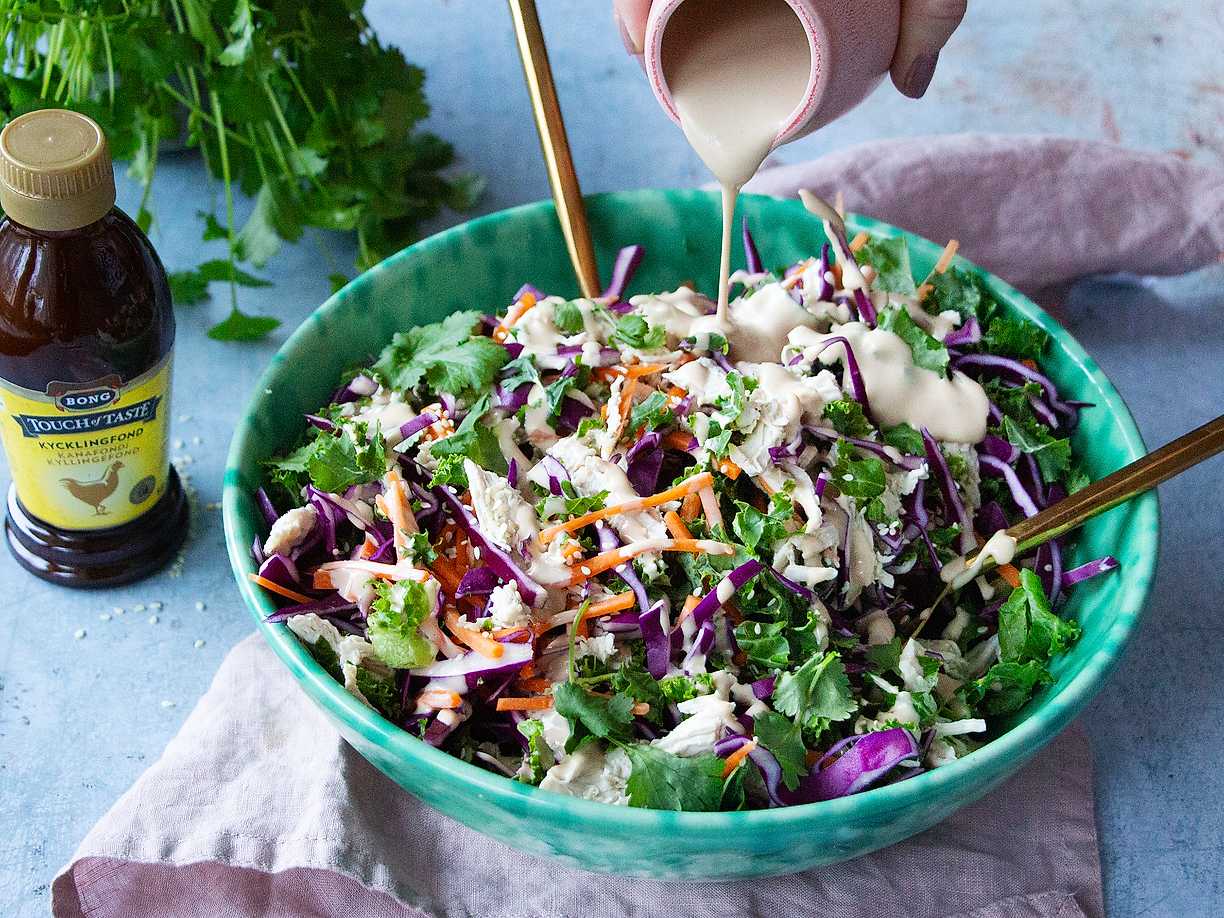 Asiatisk kycklingsallad med sesamdressing