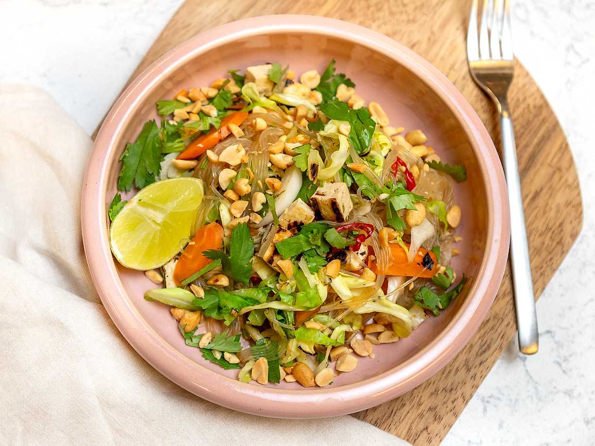 Asiatisk nudelsallad med grillade grönsaker