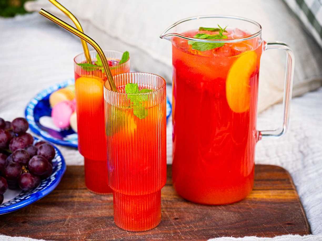 Aylas lyxiga lemonad med persika och mynta