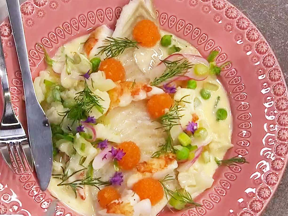 Bakad piggvar med blomkål och löjrom