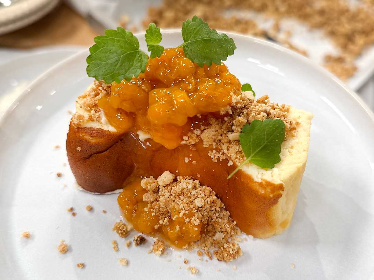 Baskisk cheesecake med rårörda hjortron