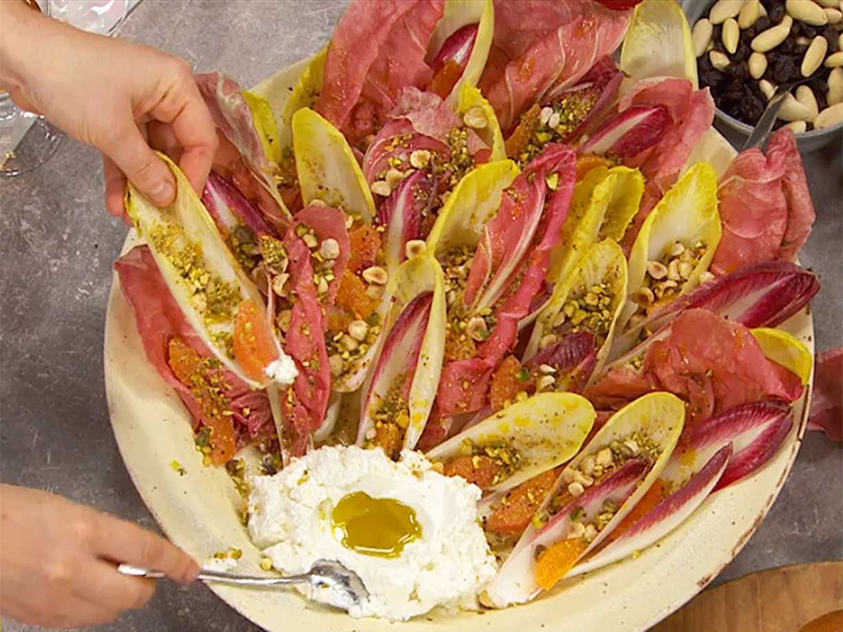 Bittra blad med citrus och ricotta