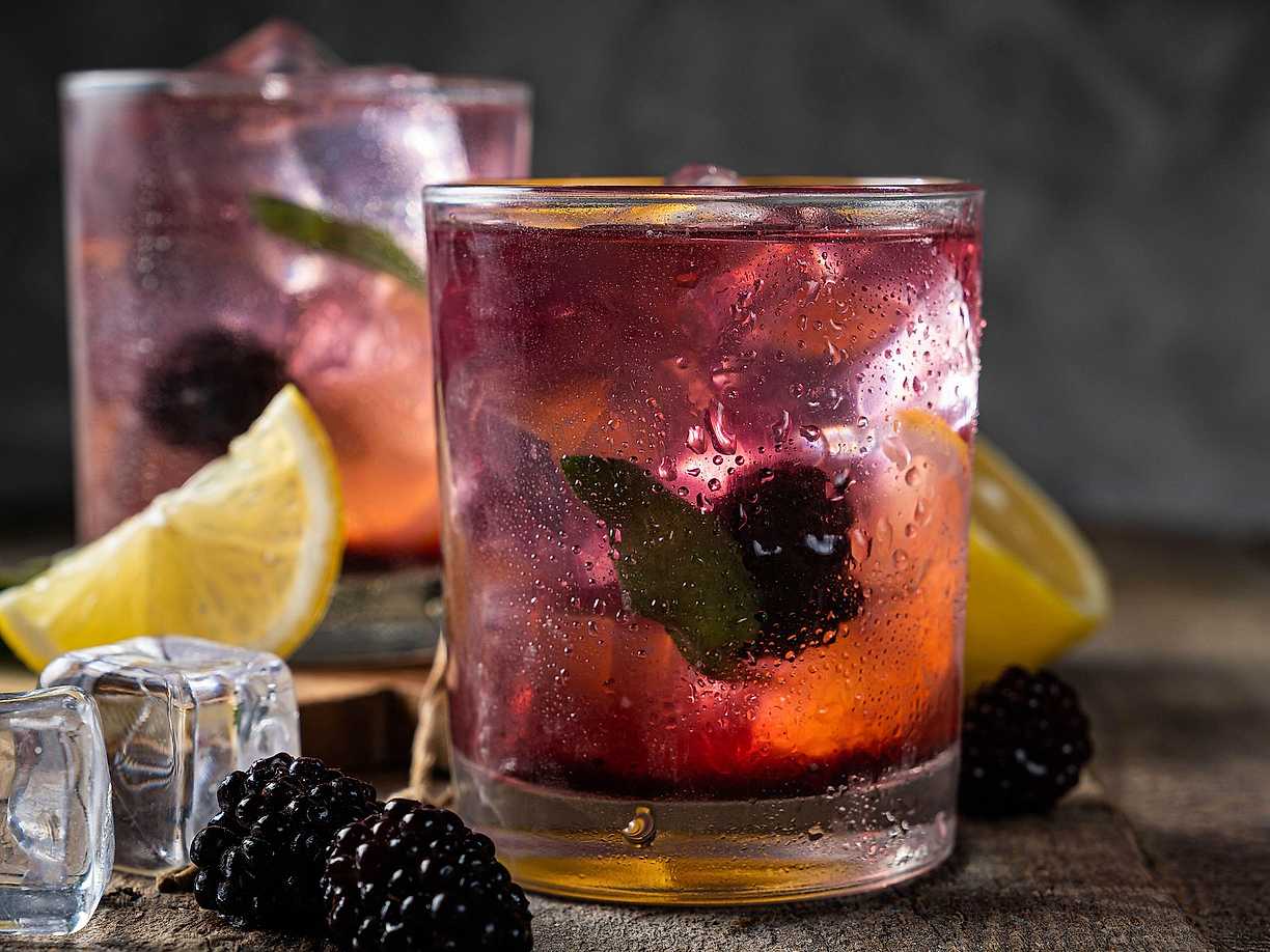 Björnbärsdrink med citrussting