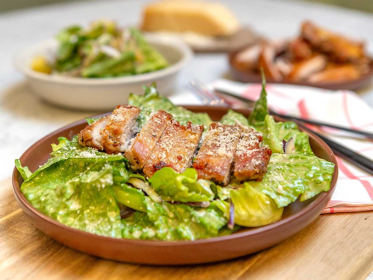 Caesarsallad med frasig kyckling