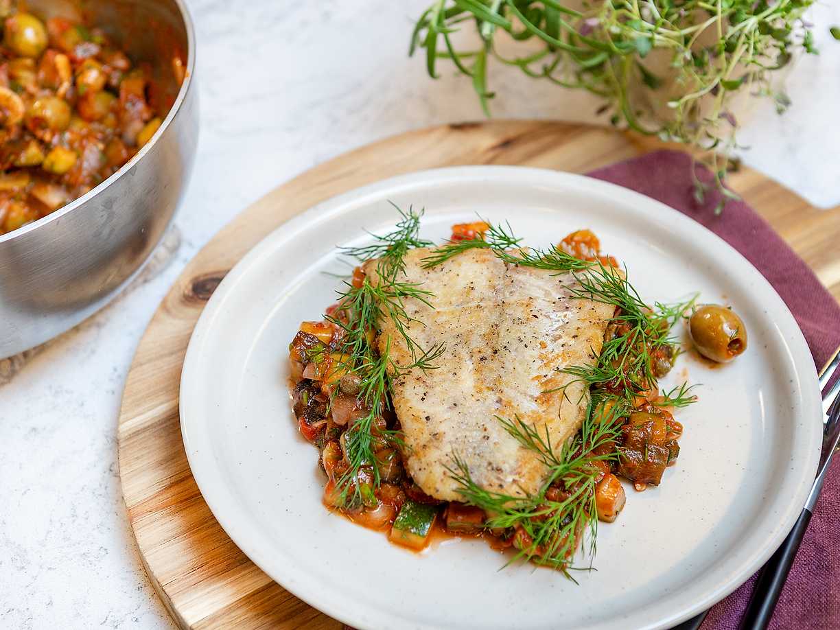 Caponata med halstrad gös