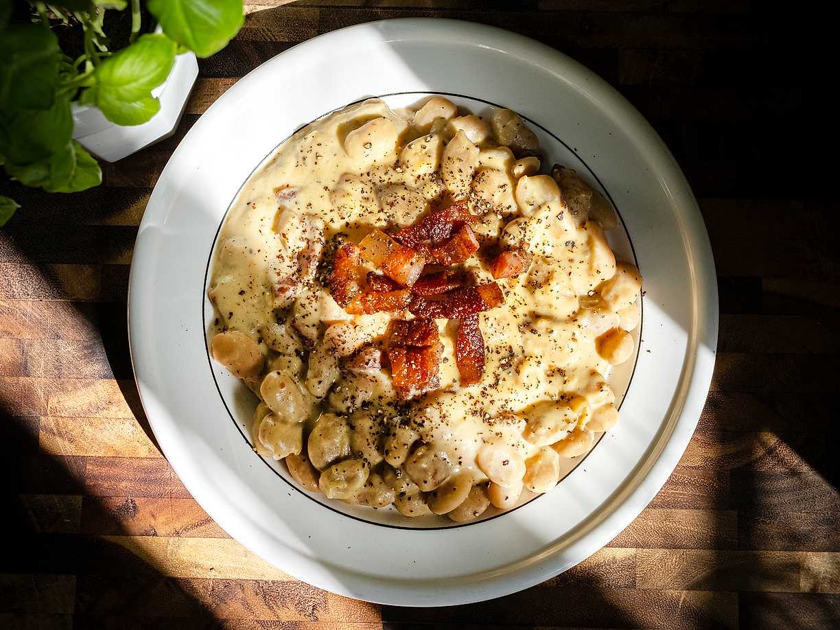Vita bönor i carbonarasås