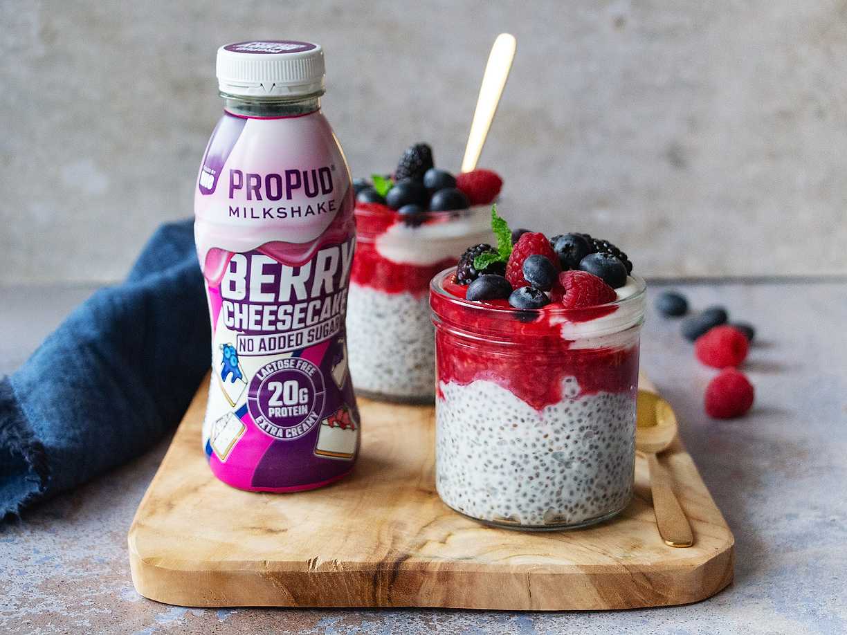 Chiapudding med smak av cheesecake och bär