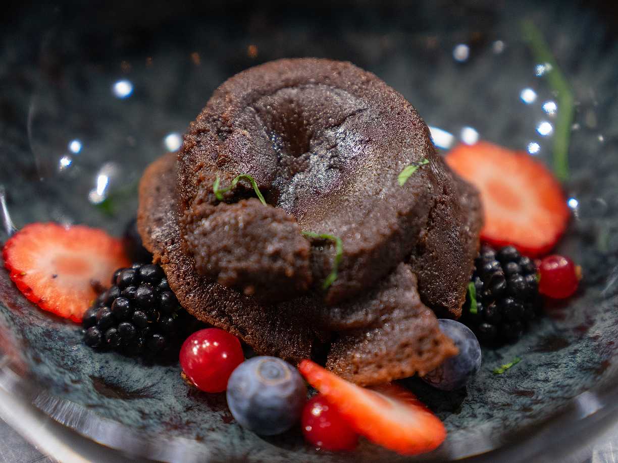 Chokladfondant med färska bär