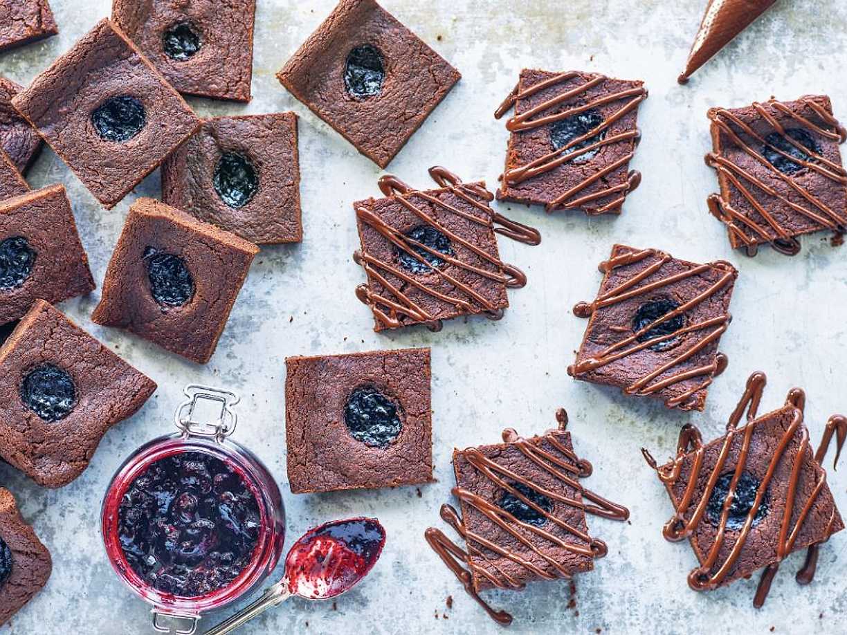 Chokladgrottor med körsbärssylt