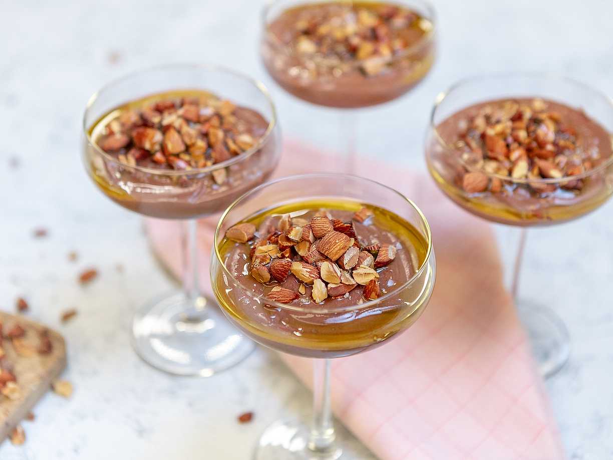Chokladmousse med salta mandlar