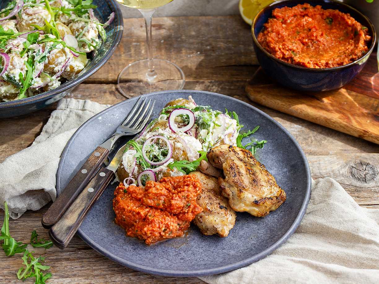 Grillad kyckling med het tomatpesto och italiensk potatissallad