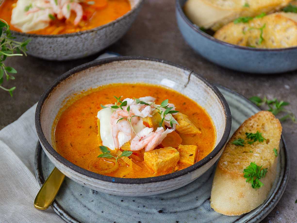 Krämig fiskgryta med tomat och saffran
