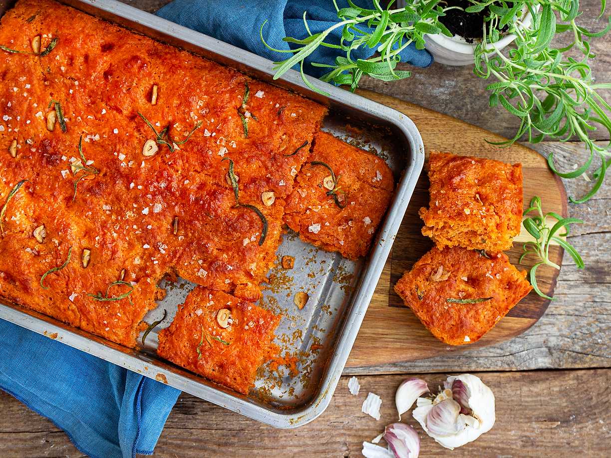 Tomatfocaccia med rosmarin och vitlök