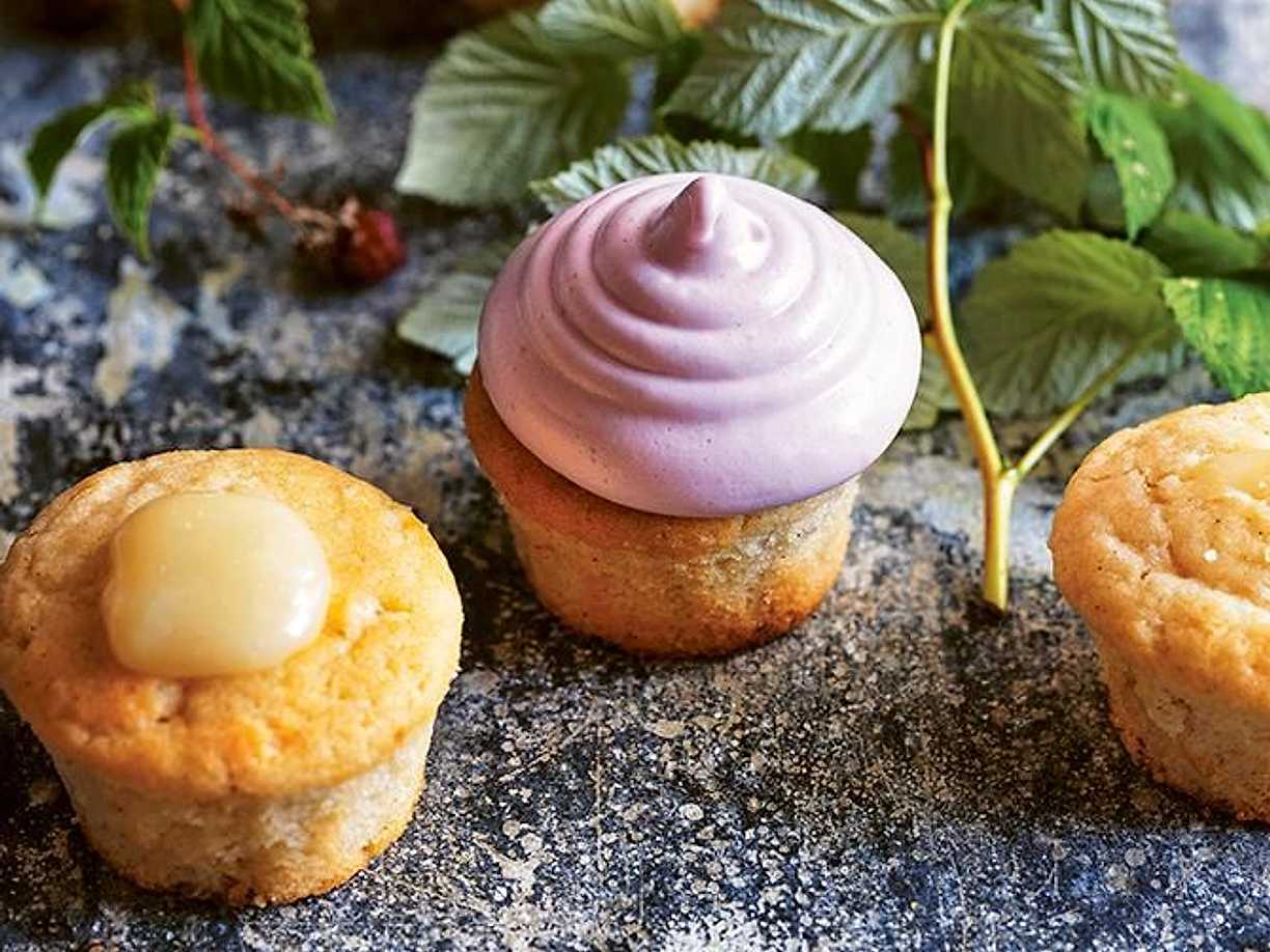 Citronmuffins med lemoncurd och hallonmaräng