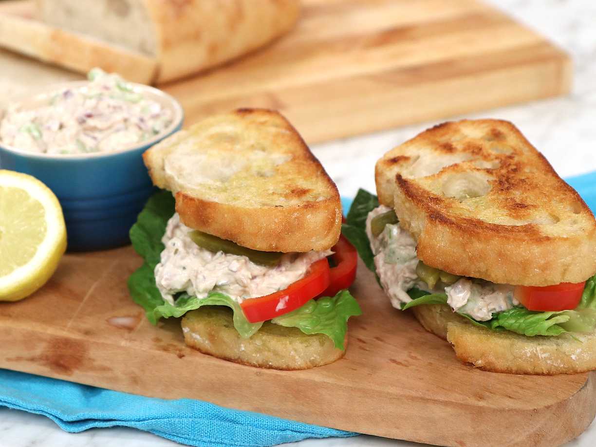 Club sandwich med tonfisk | Kö