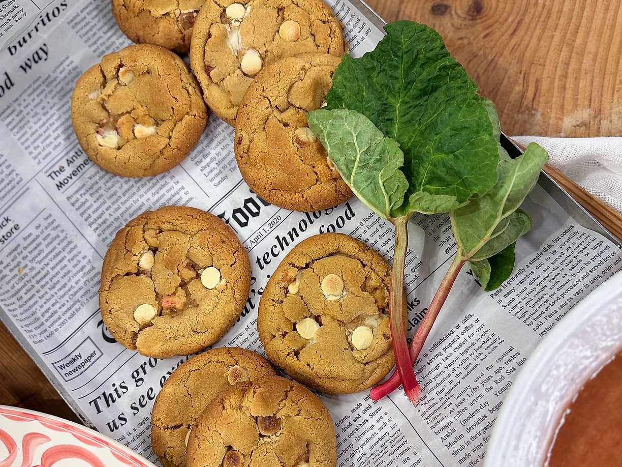 Cookies med brynt smör och rabarber