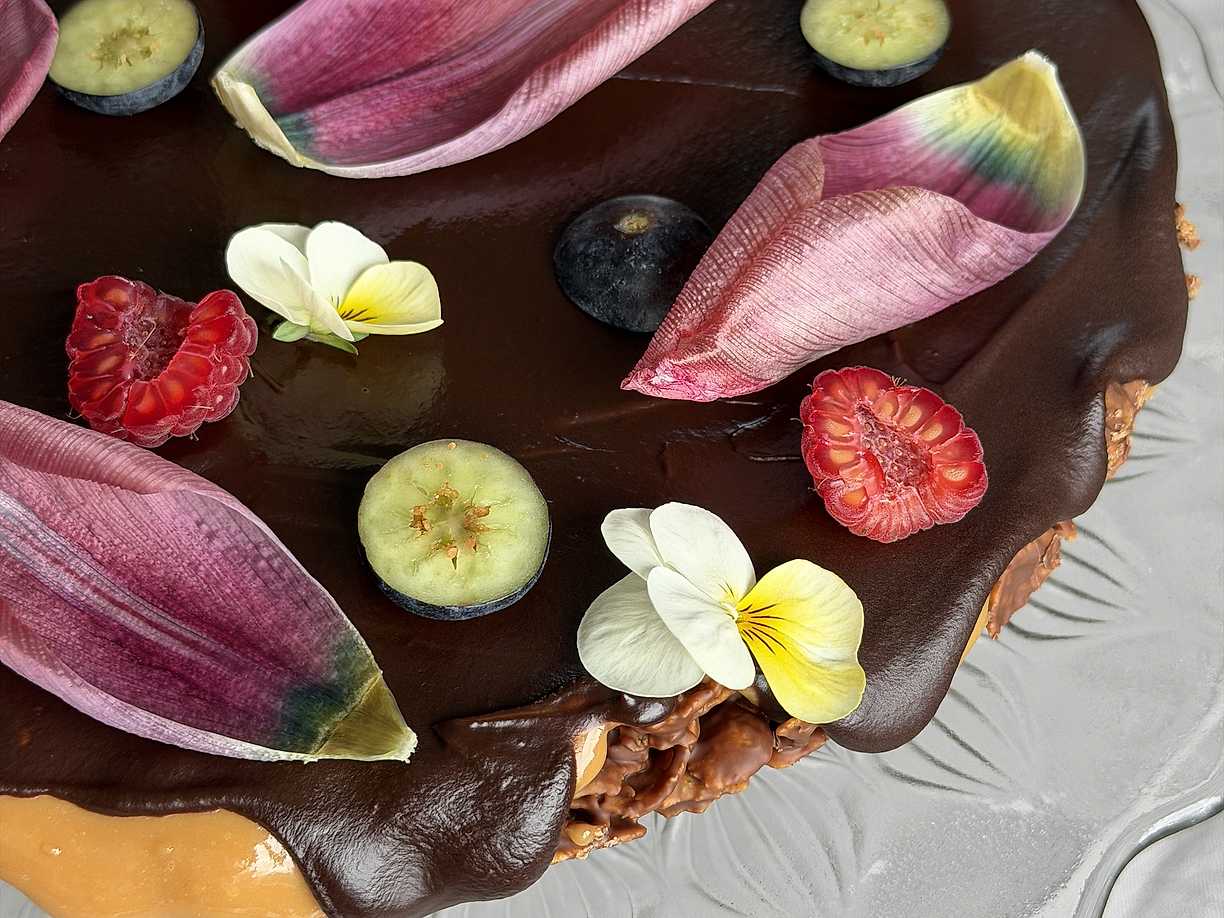 Cornflakeskaka med kola och choklad