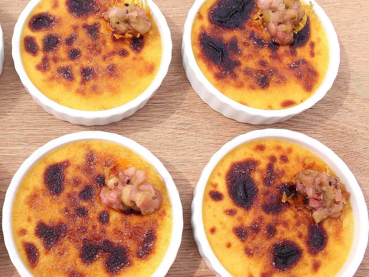 Crème brûlée med kardemumma och rabarberkompott | Recept Crème brûlée med kardemumma och rabarberkompott | Recept