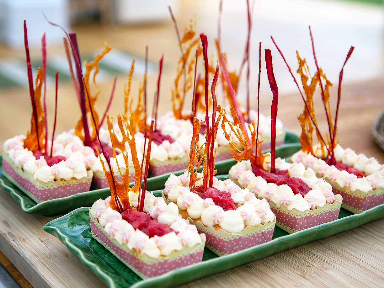 Cupcakes med rabarberkompott och frosting