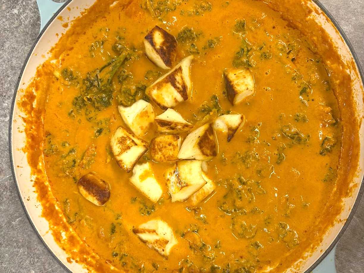 Curry paneer med grönkål