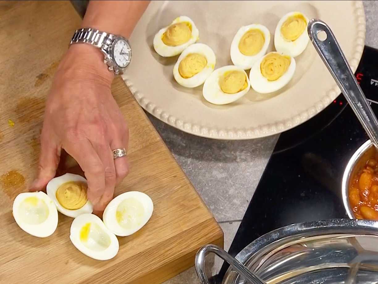 Djävulsägg på bakade bönor