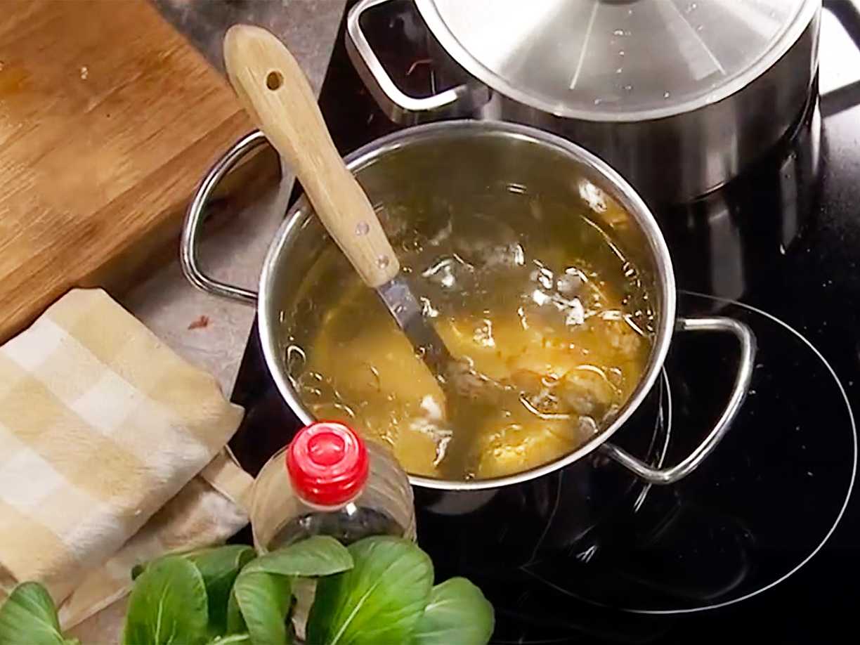 Enkel kycklingbuljong