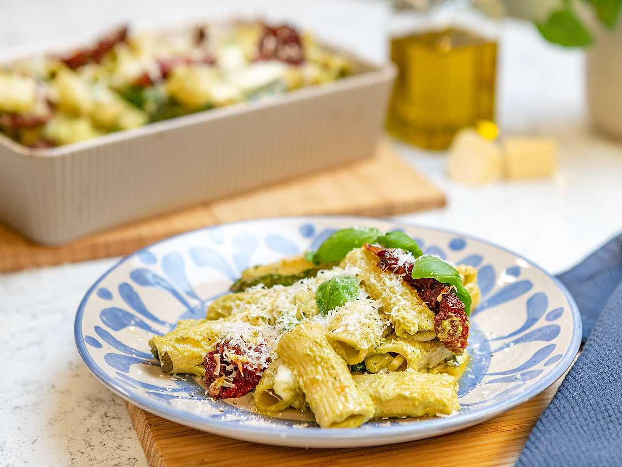 Enkel pastagratäng med pesto