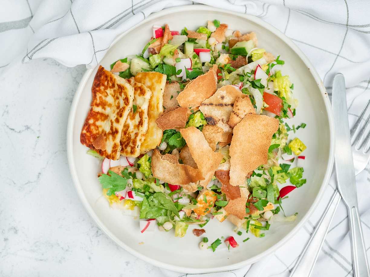 Fattoush med pärlcouscous och stekost
