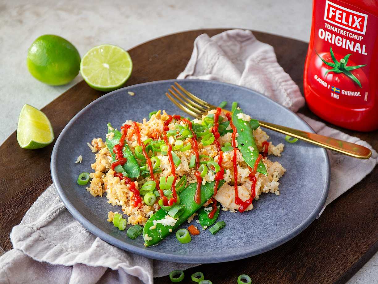 Enkel fried rice med kyckling och het ketchup