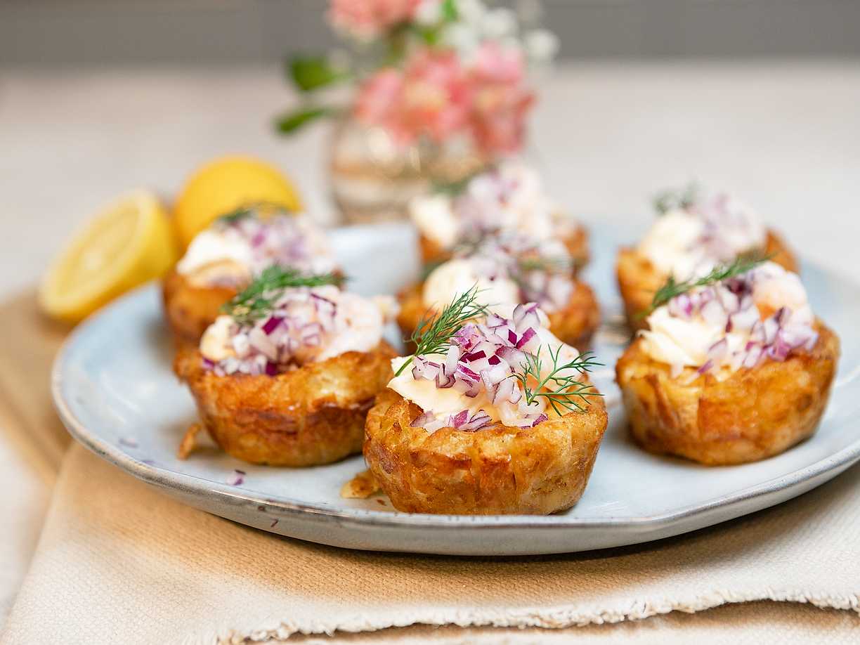 Potatiskorgar med västerbottenfyllning och räkor