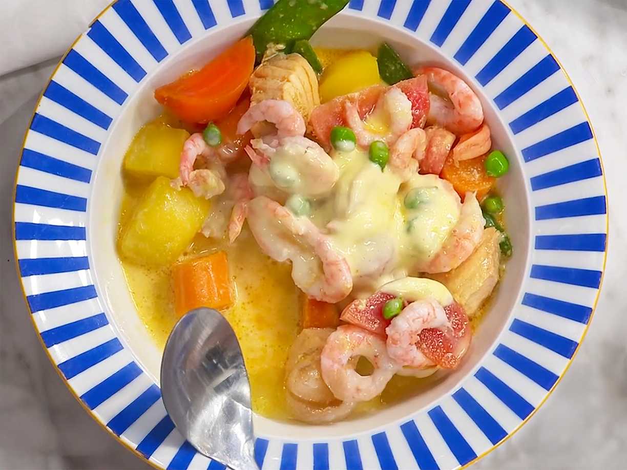 Fisk- och skaldjursgryta med regnbågslax