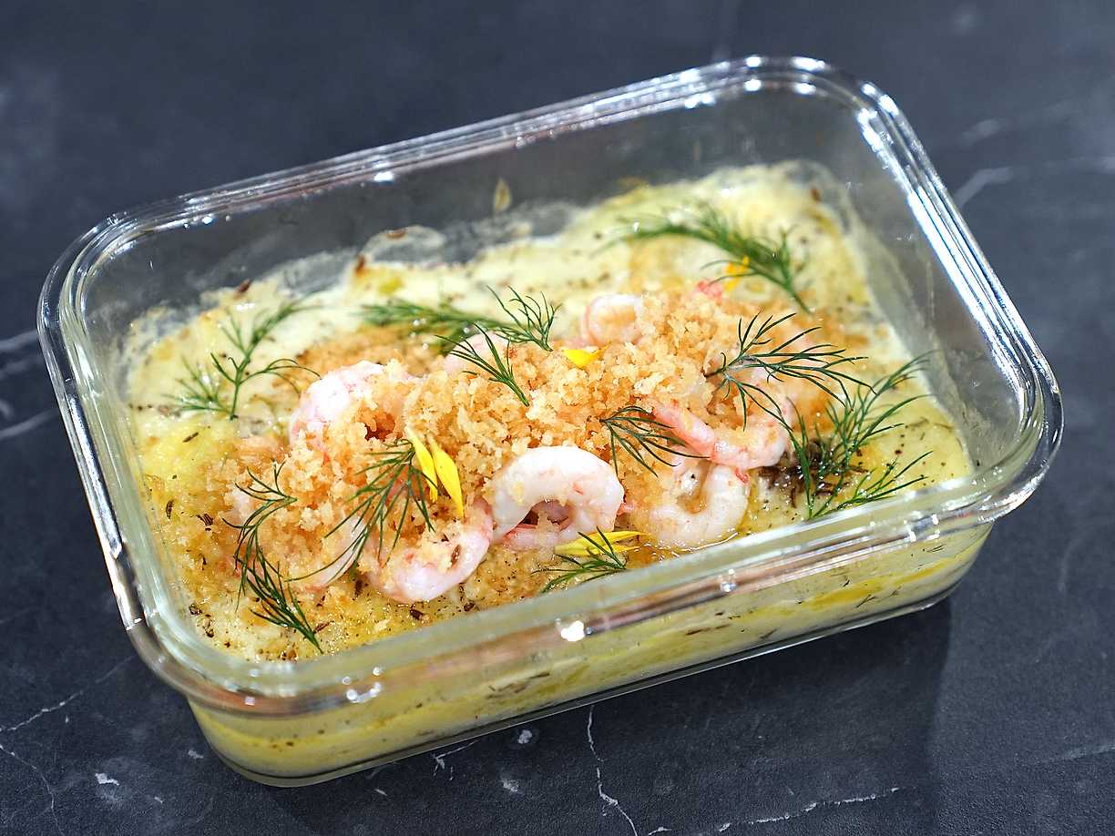Fiskgratäng med dillsås och räkor