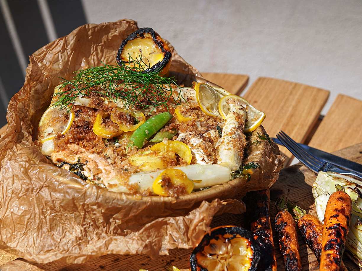 Fiskpaket med grönsaker och örter