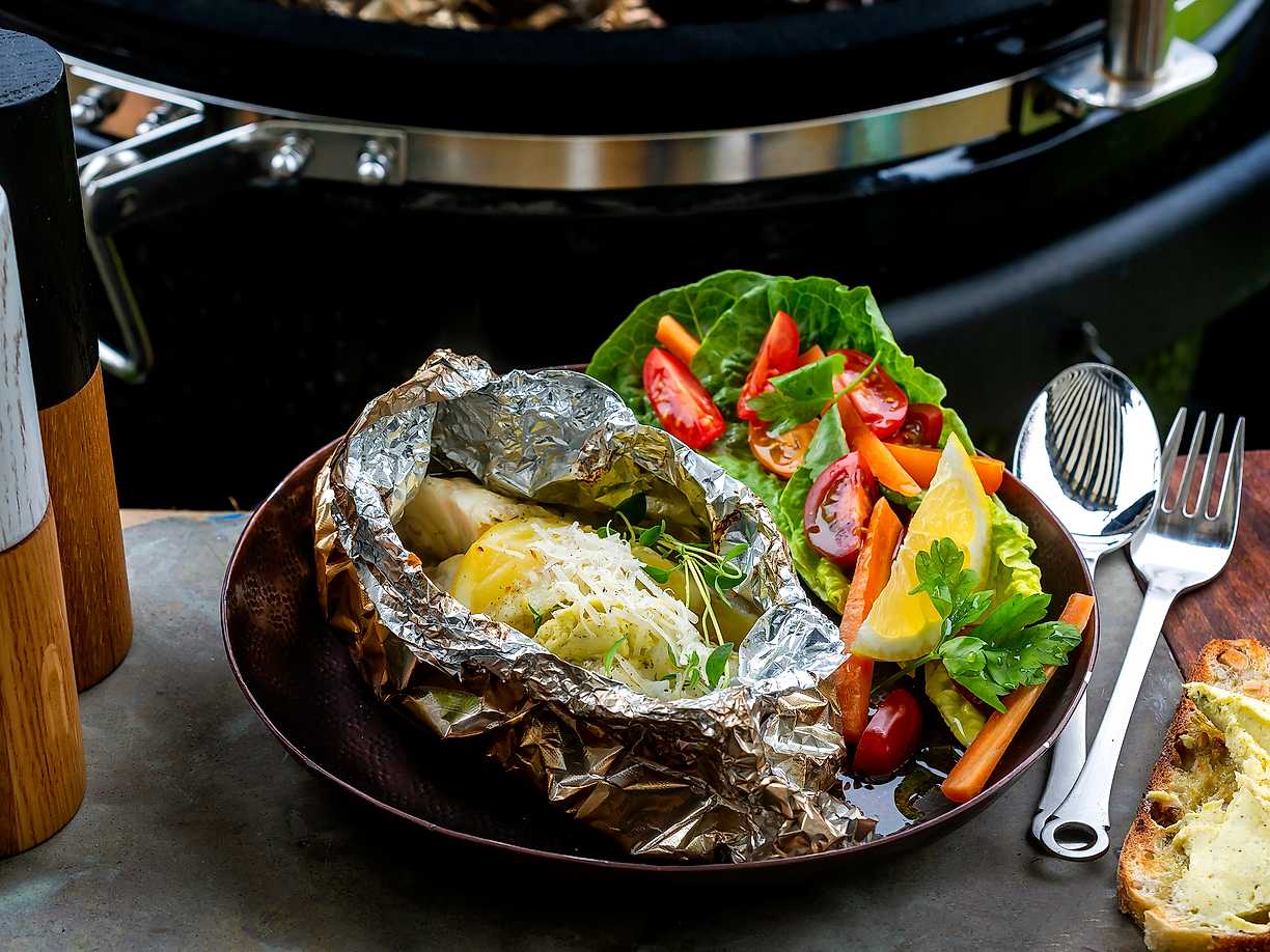 Fiskpaket på grillen
