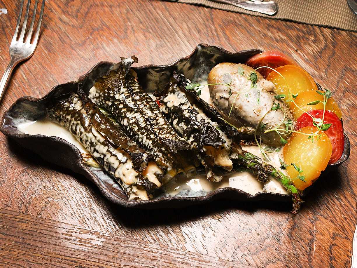 Fiskrullader av torskrygg och sockertång