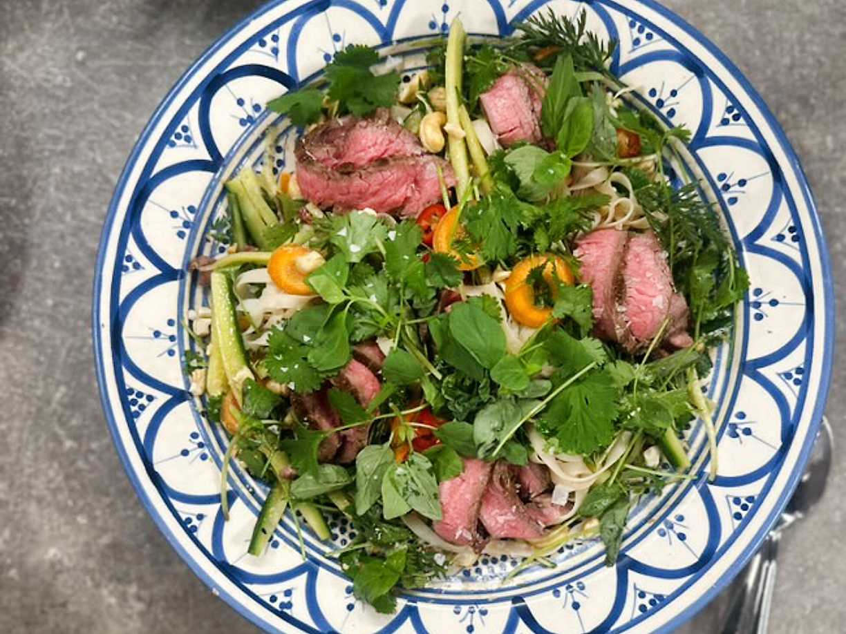Flankstek med nudelsallad