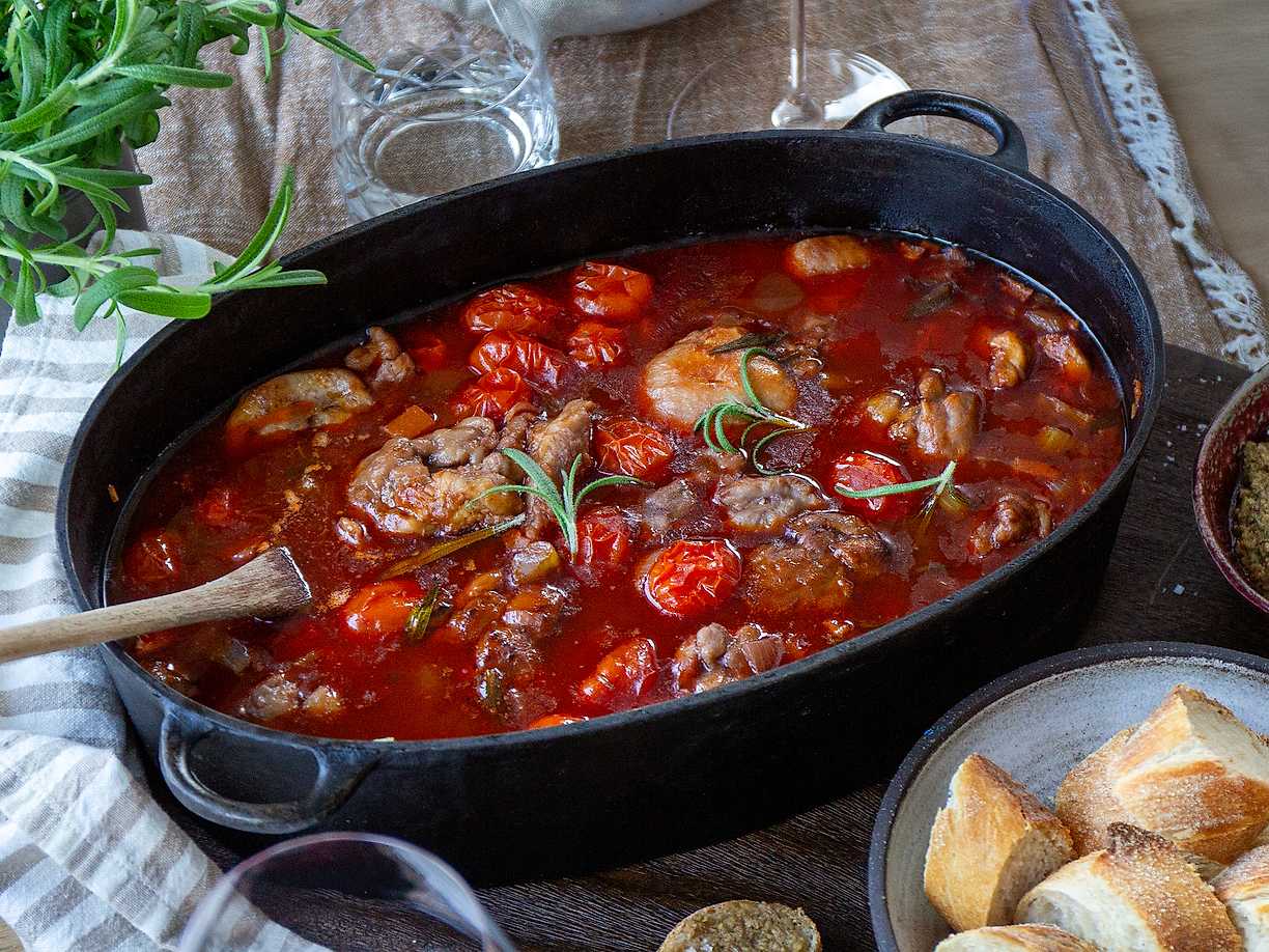 Italiensk kycklinggryta med rödvin och rosmarin