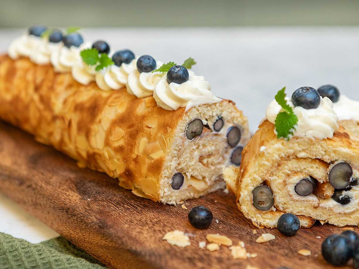 Fredriks blåbärsrulltårta