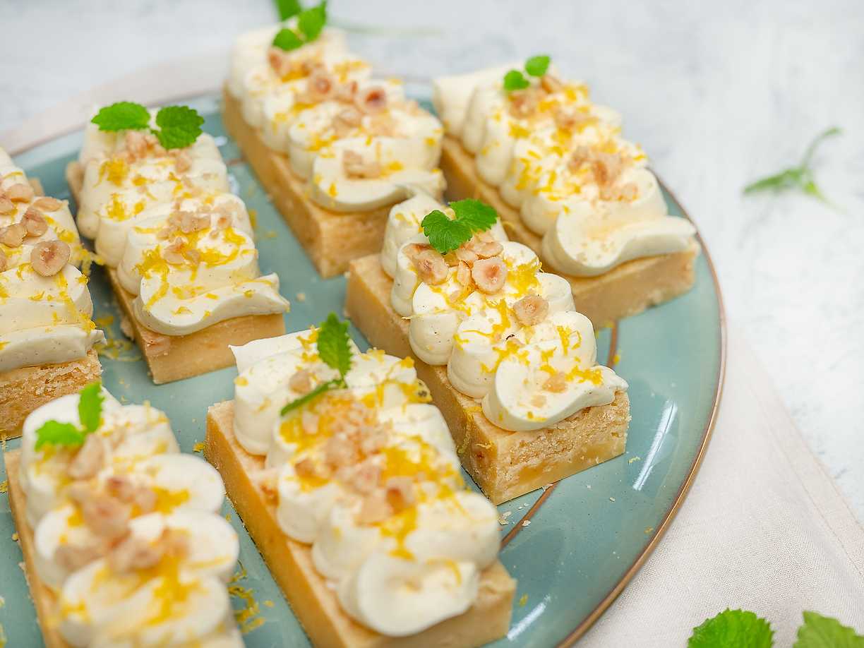 Fudgy lemon brownies