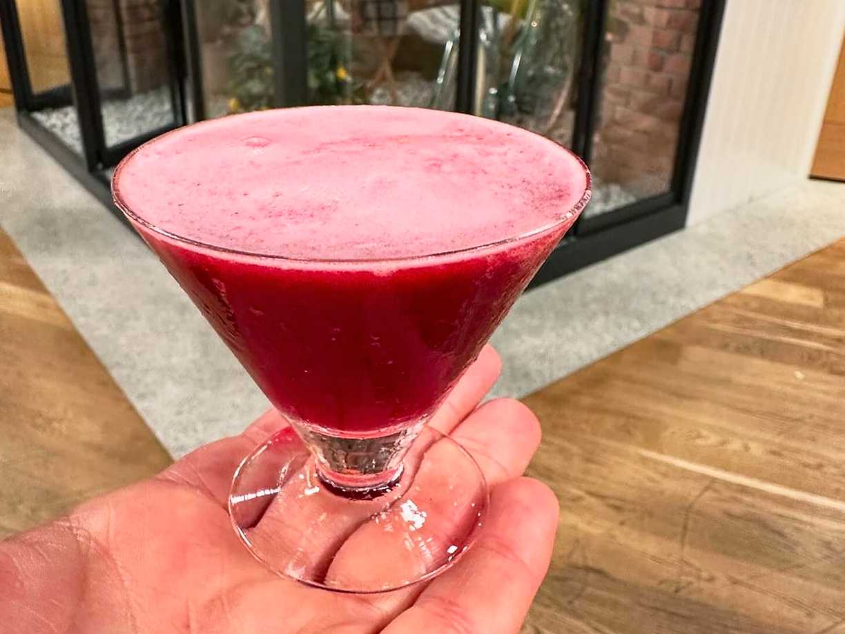 Gin sour med svarta vinbär