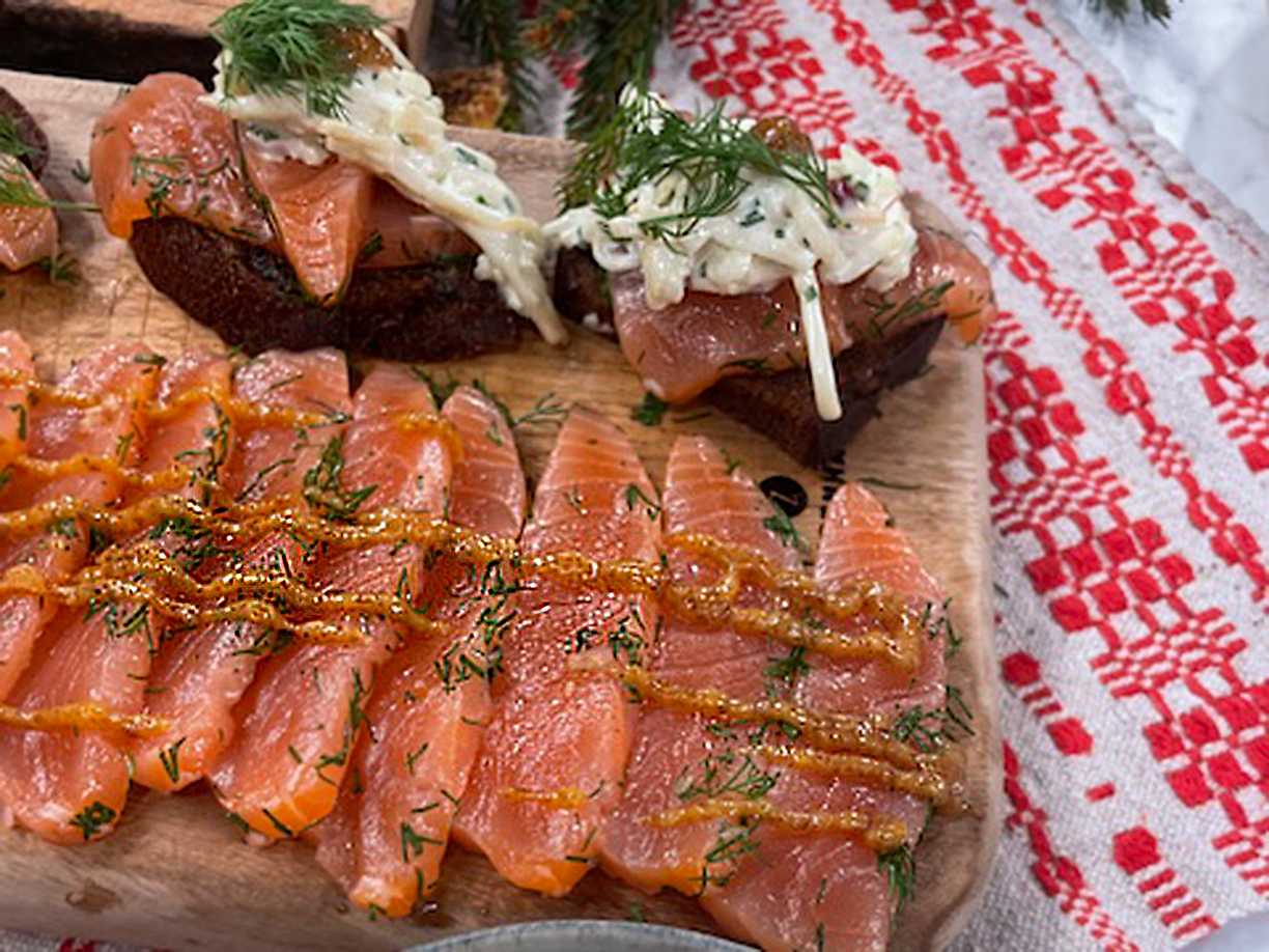 Gravlaxtoast på vörtbröd
