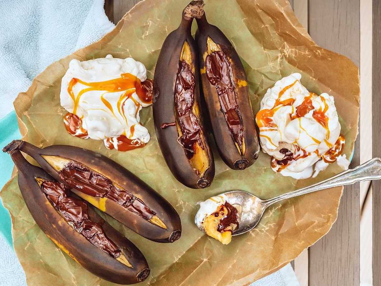 Grillad banan med salt kolasås