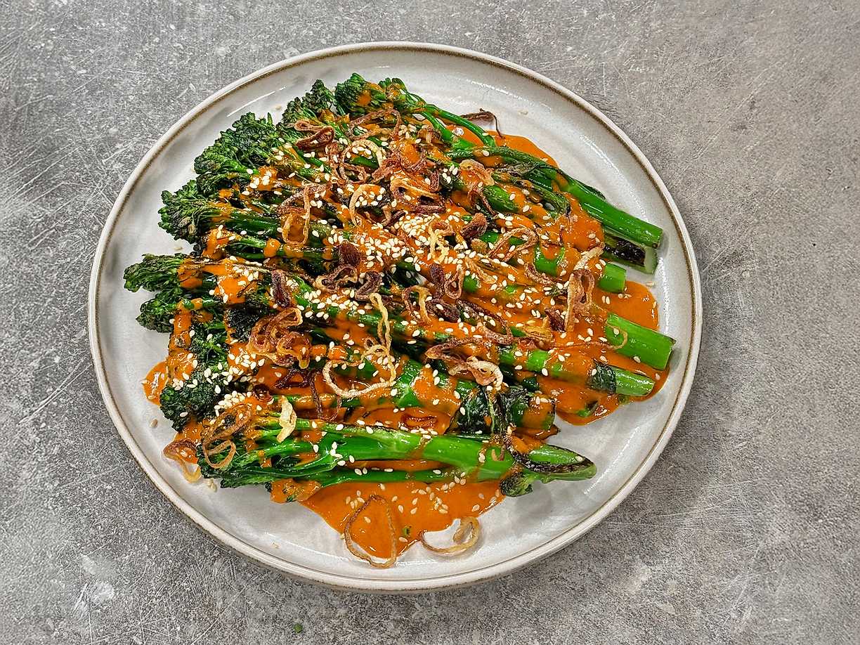 Grillad broccolini med gochujangdressing