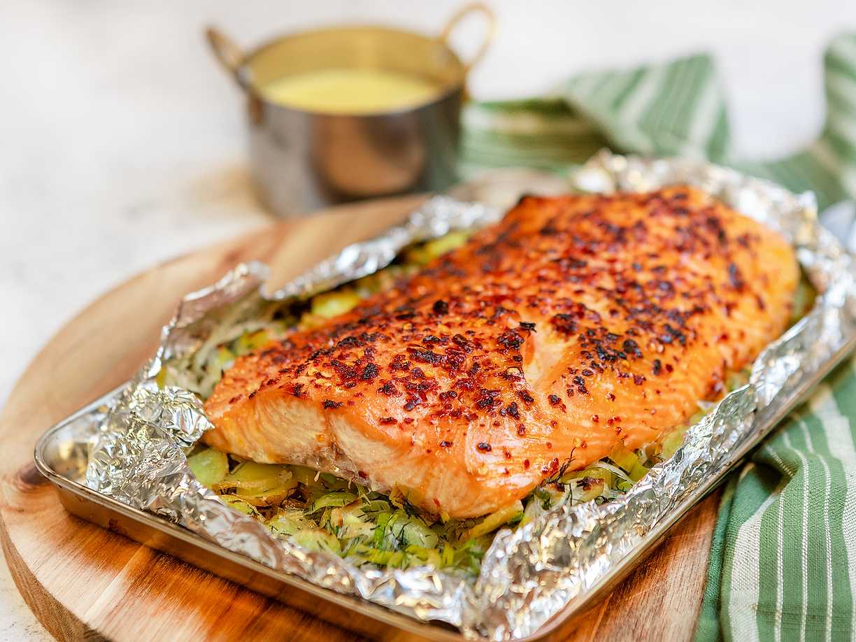 Grillad laxsida med hollandaisesås