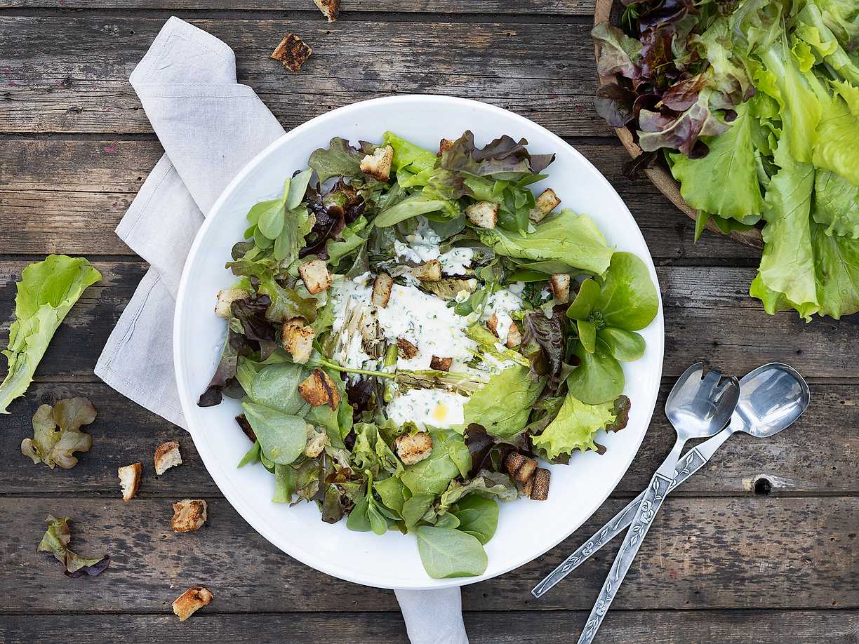 Grillad sommarsallad med grillad nobisdressing