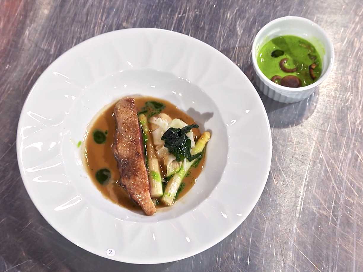 Grillad vildand med rotsellericrème och vit sparris