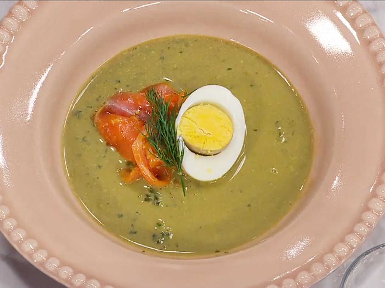 Grönkålssoppa med lax och ägg