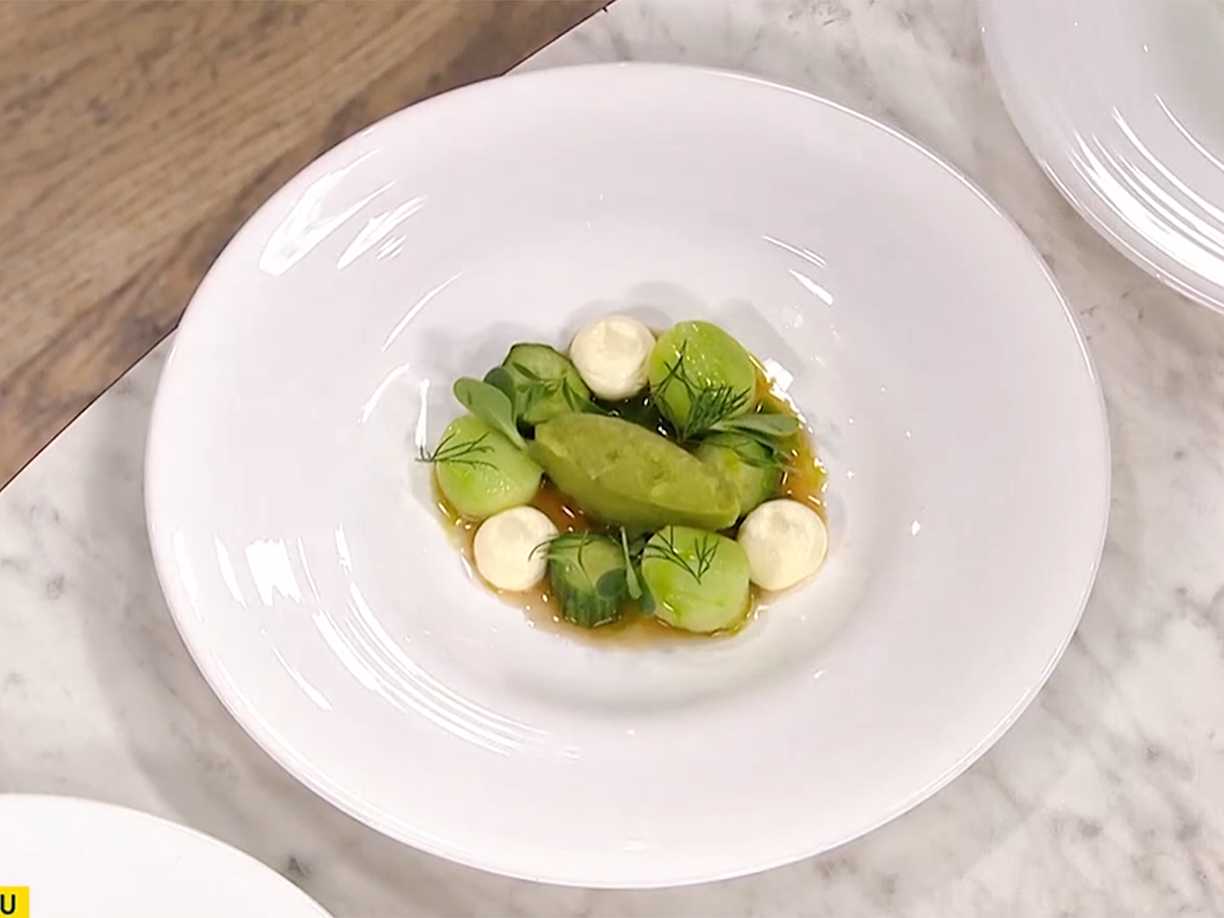 Gurka med syrad grädde, gin och jalapeño