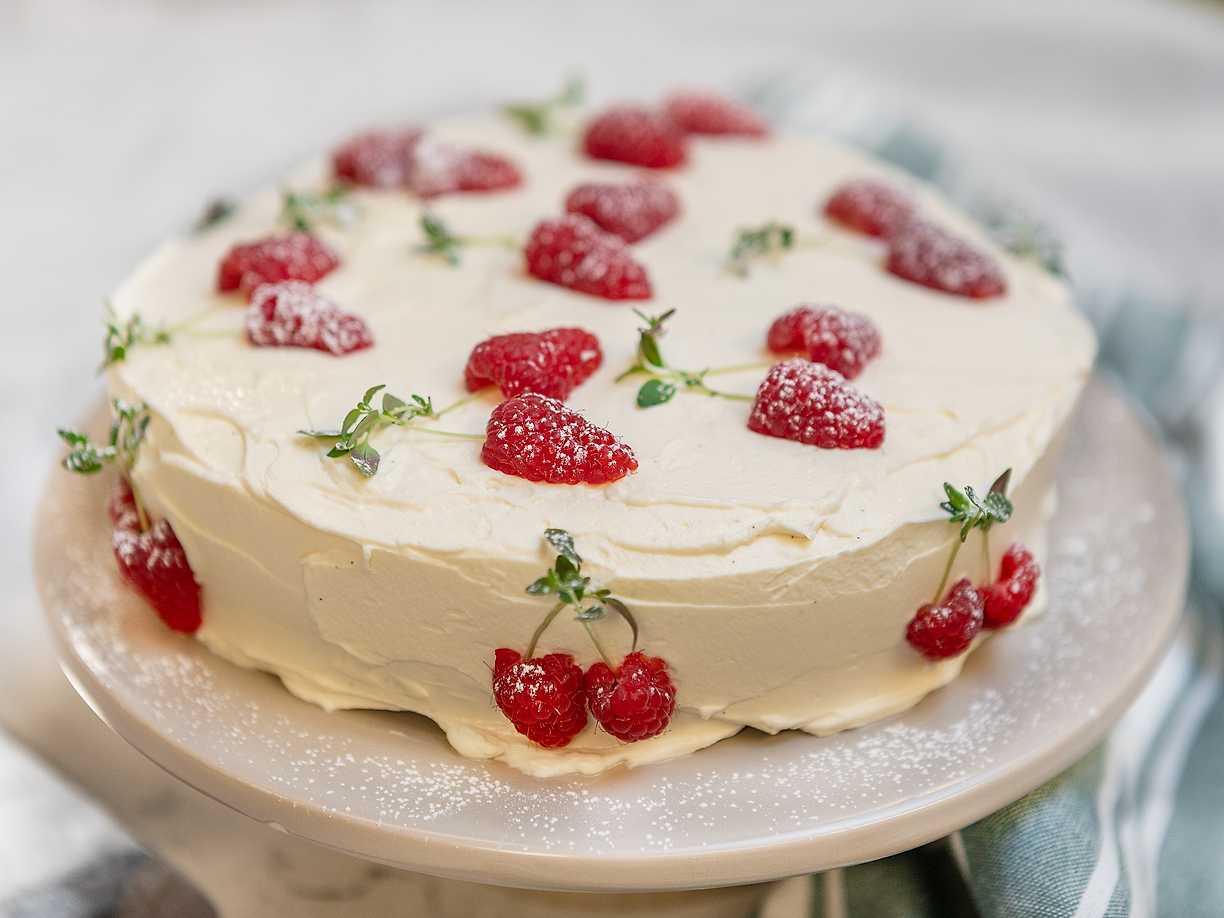 Hallonkaka med kardemumma och vaniljmascarpone