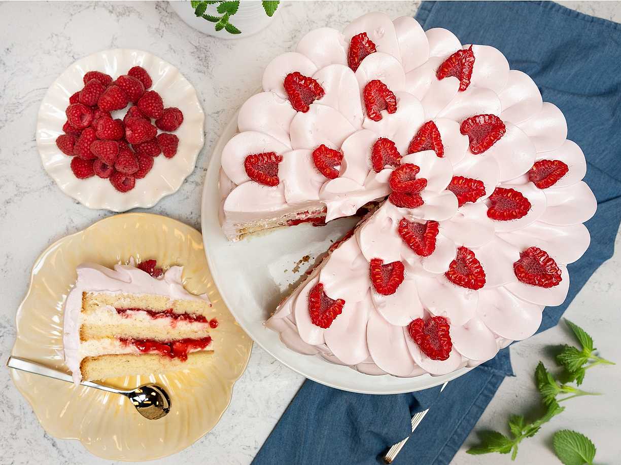 Hallontårta med vispad mascarpone